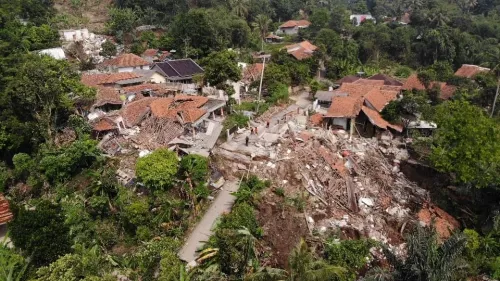 Tanah bergerak Source Metro TV