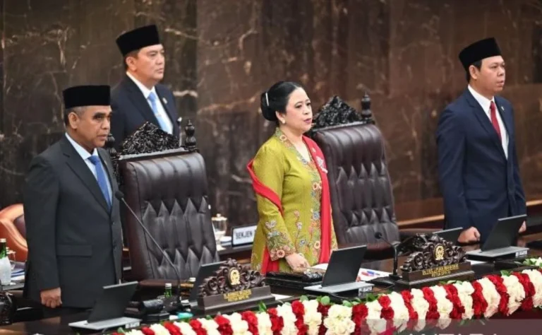 puan-maharani-wakili-megawati-di-sidang-tahunan-mpr-ri-033826