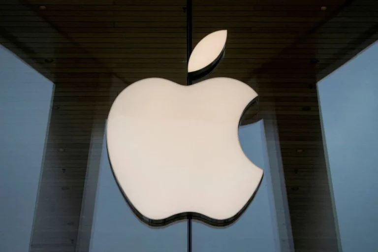 2022-11-04T220718Z_2_LYNXMPEIA30VN_RTROPTP_4_APPLE-ENVIRONMENT-SUPPLIERS