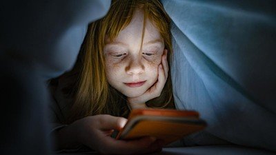 Home 19 Ilustrasi-Anak-Main-Gadget-1_169