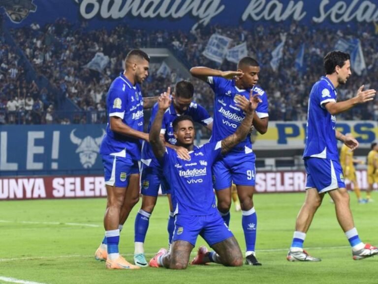 Persib-Bandung-Menunjukkan-Performa-Impresif-Pada-Ggcx