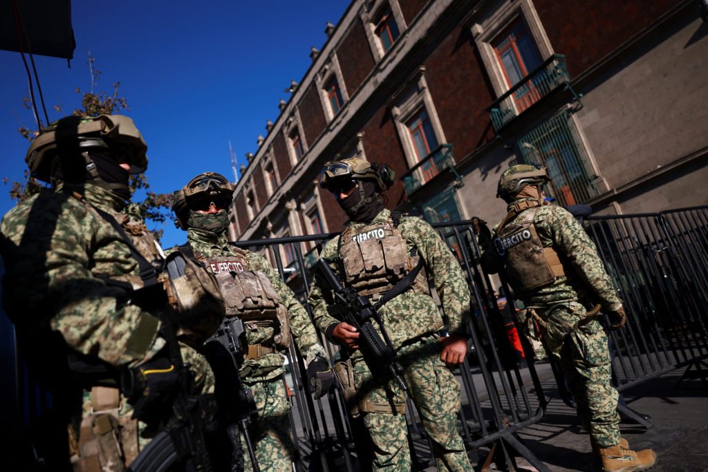 Streaming 12 Members Of The Army Patrol The Perimeter Of Palacio Nacional In Mexico