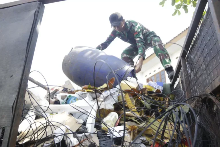 Ilustrasi-sampah-128923058