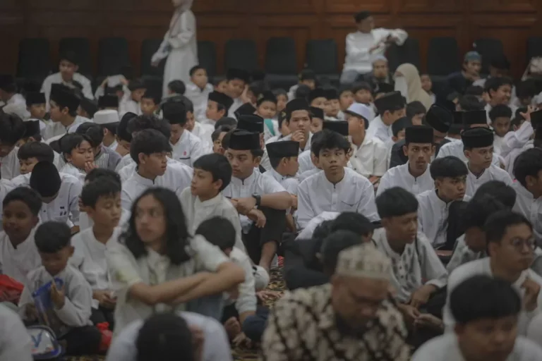 Wali-Kota-Bandung-Ajak-Anak-Anak-Belajar-Memilah-Sampah-Sejak-Dini-2714791370