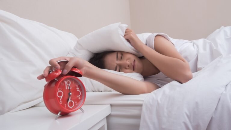 cara-mengembalikan-waktu-tidur-yang-berantakan-setelah-liburan-foto-freepikcomjcomp-1773790664308_169