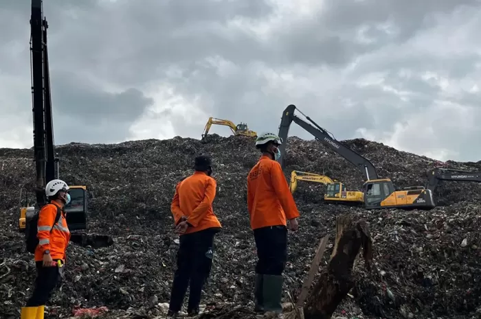 gunung-sampah-1172048512